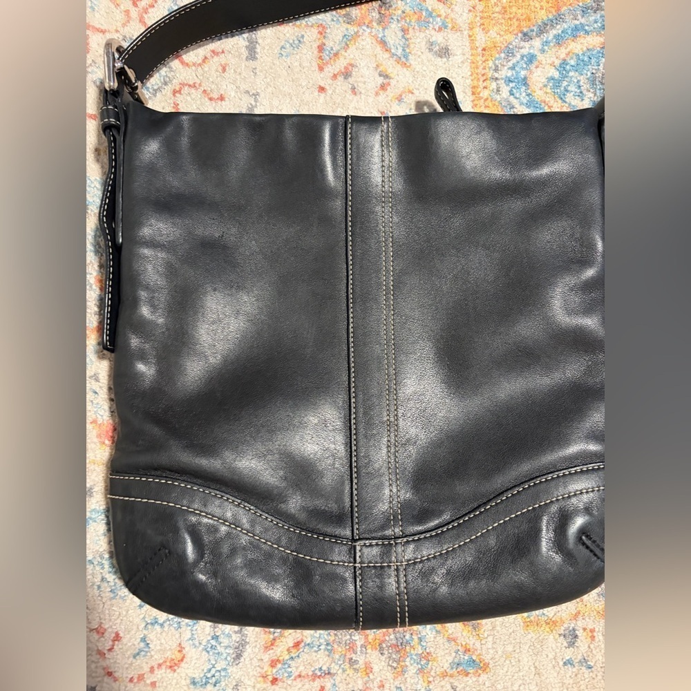 Coach soho slim black leather crossbody bag with contrast stitching - Picture 5 of 10